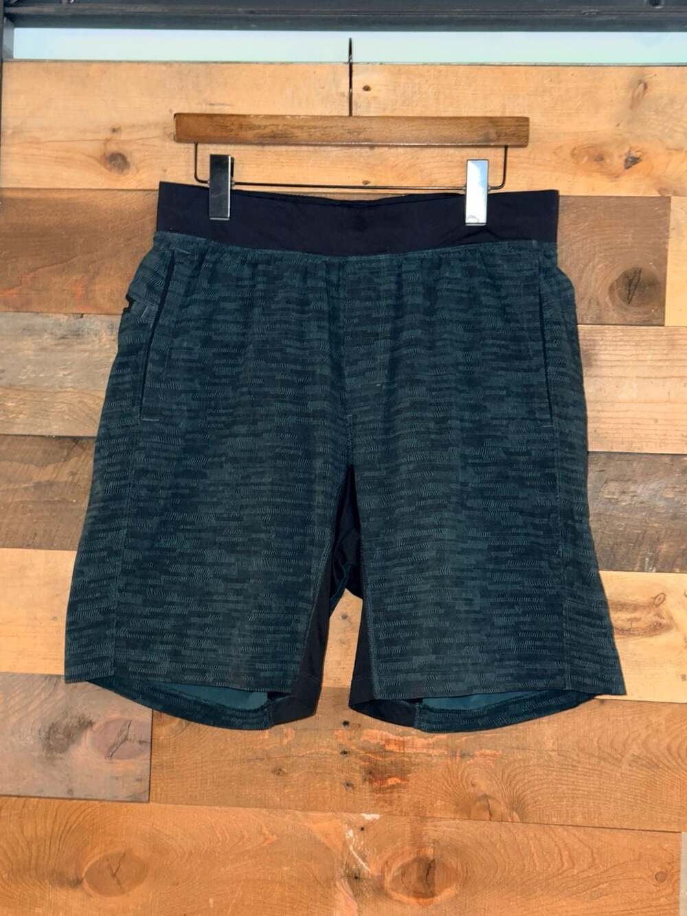 Lululemon T.H.E. Short 9" Large w/ Liner Emerald/Black 0638
